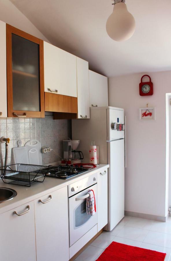 Ferienwohnung Sunny Corner In City Center With Free Parking Pula Exterior foto
