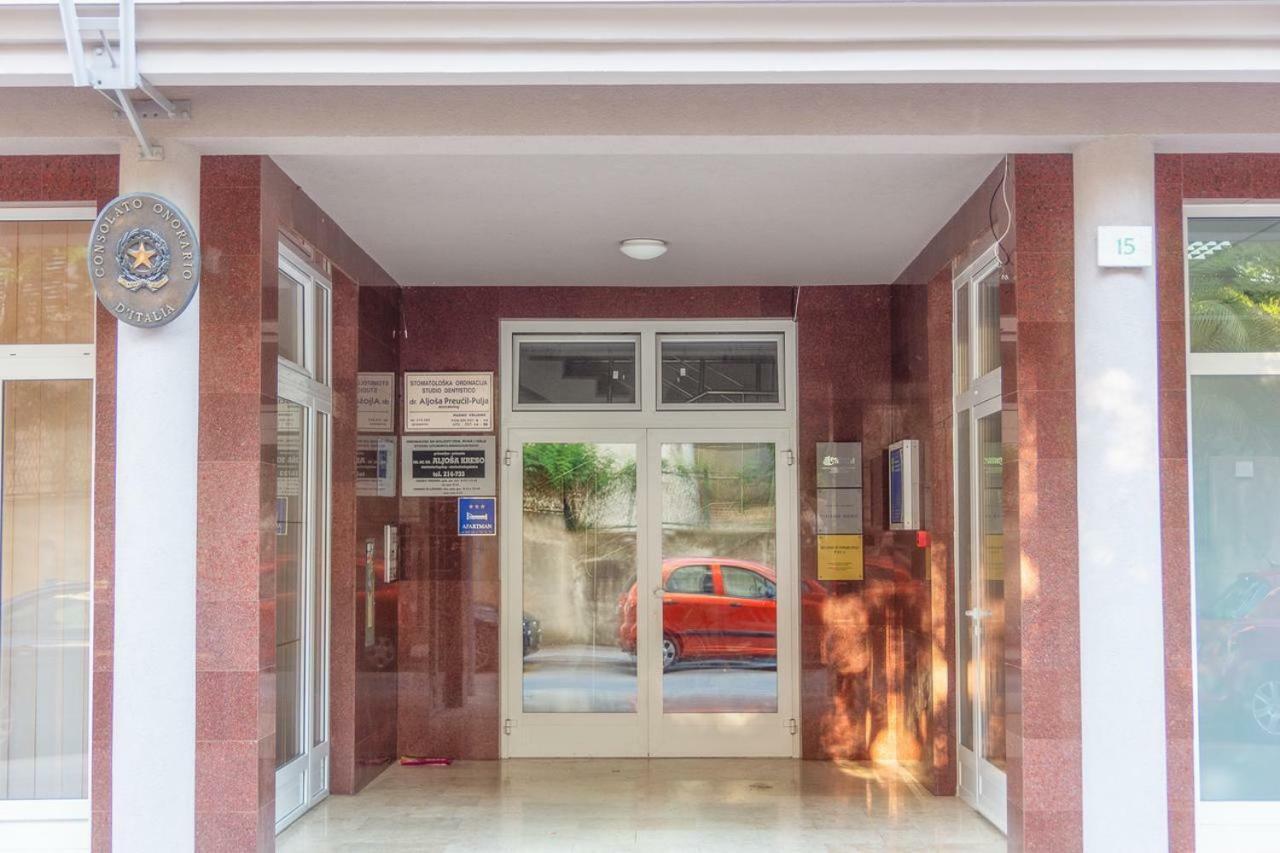 Ferienwohnung Sunny Corner In City Center With Free Parking Pula Exterior foto
